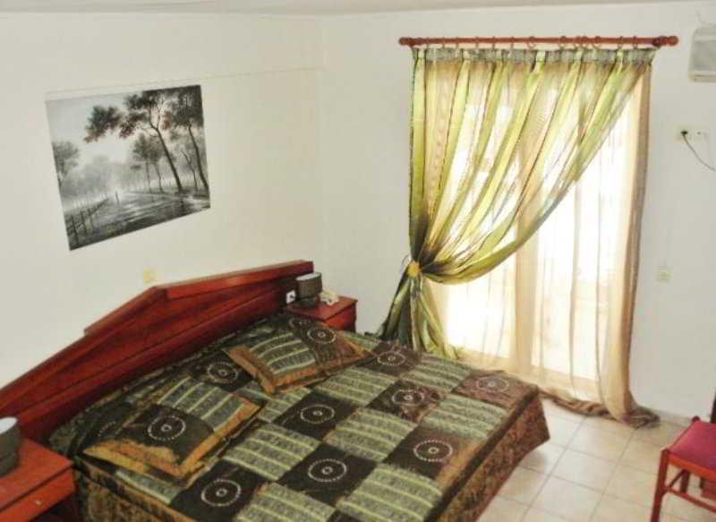 Petros Hotel 3*